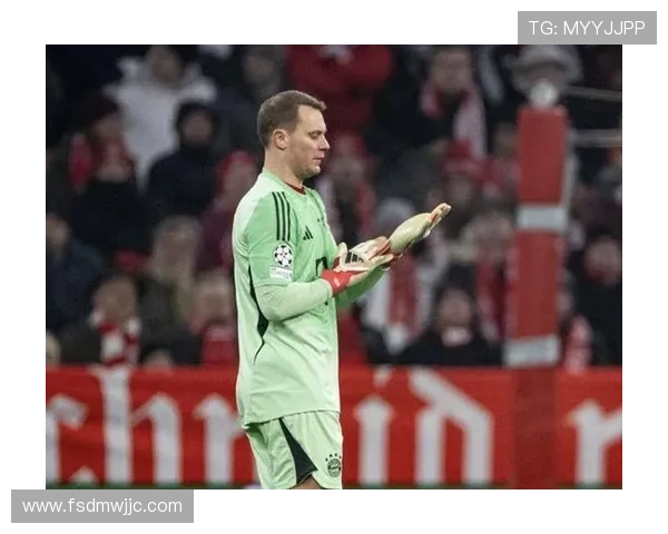 拜仁官方凯恩复训诺伊尔肠胃不适